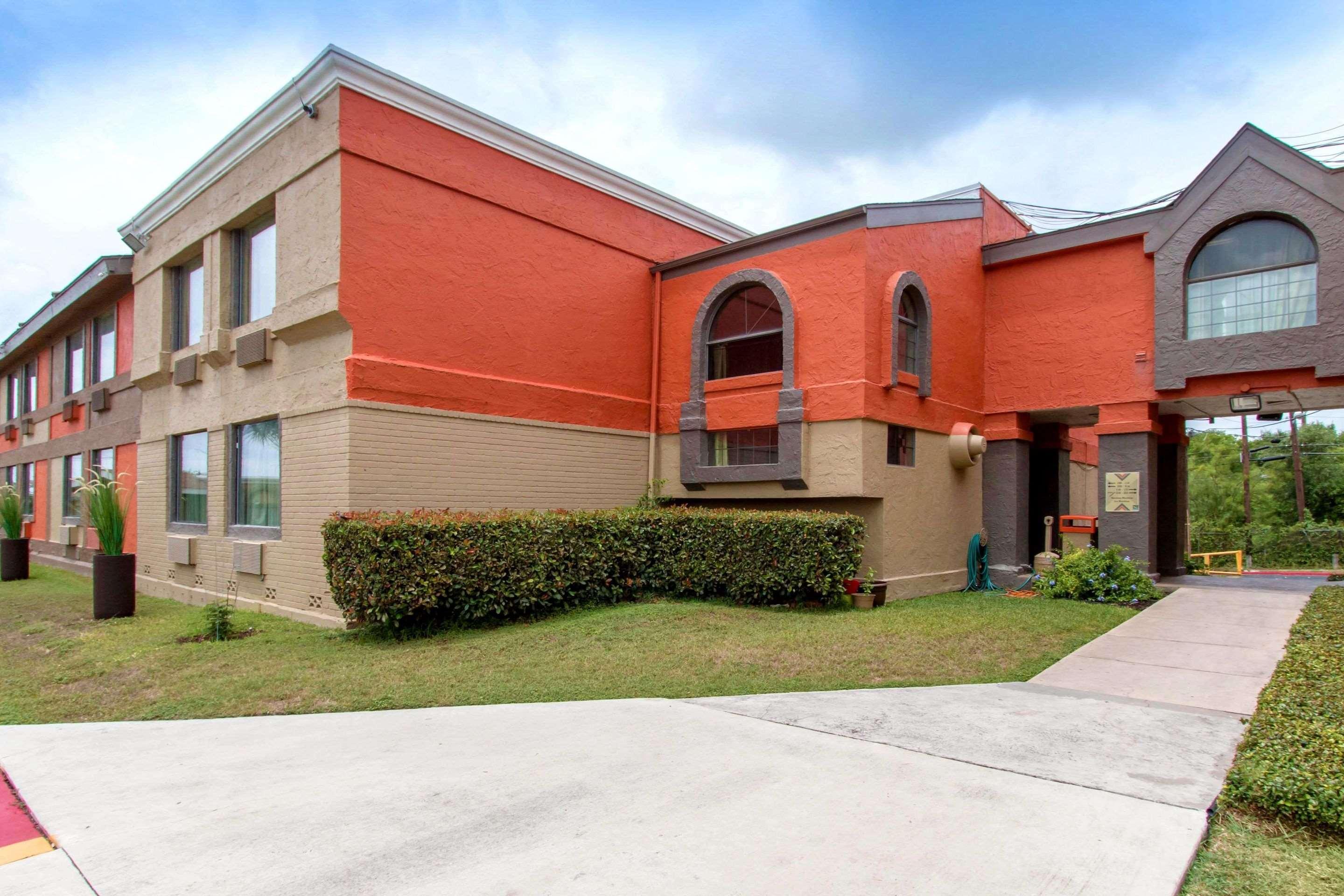 Quality Inn & Suites I-35 Near Frost Bank Center San Antonio Exterior photo